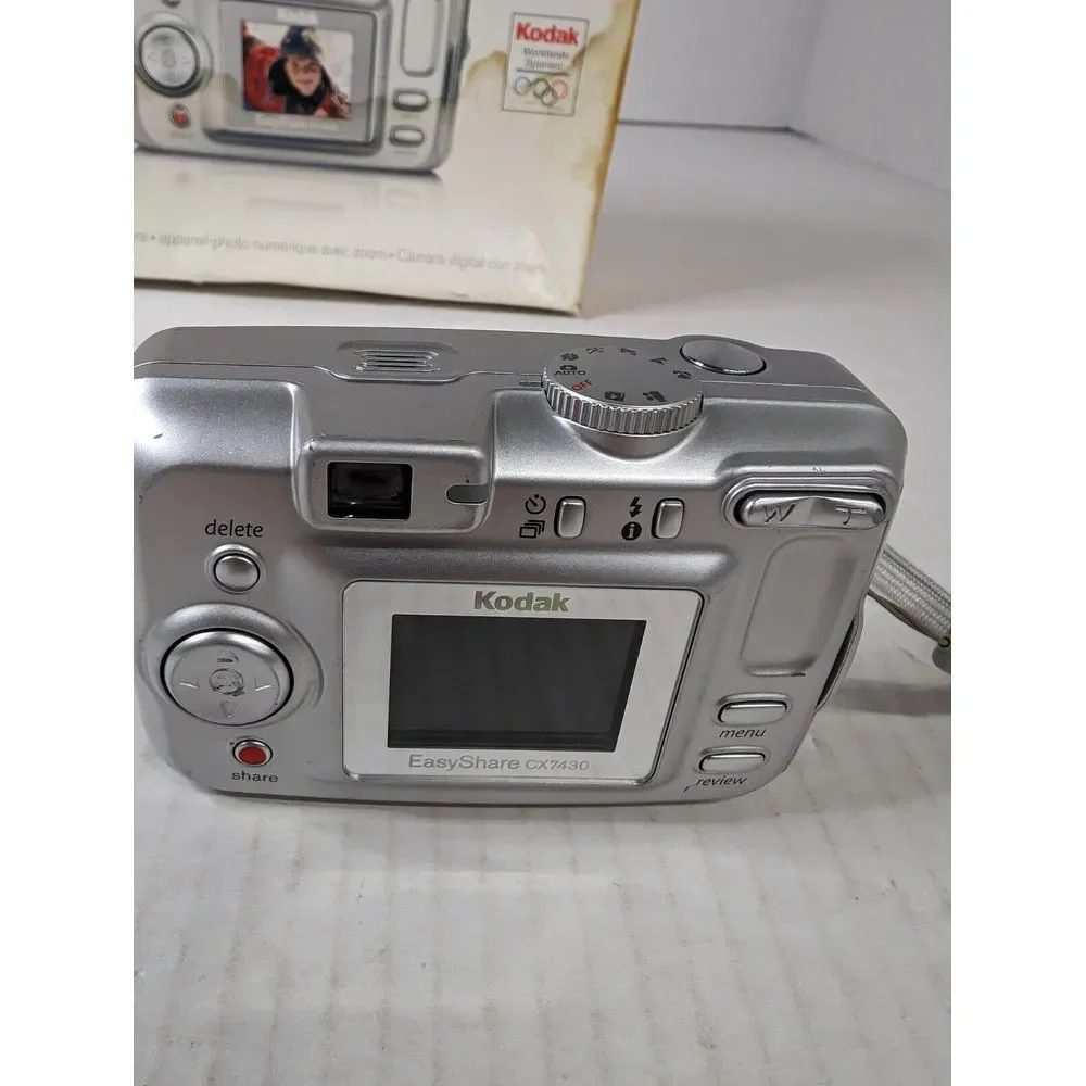 Kodak Easyshare‎ CX7430 4 MP Digital Camera with 3x Optical Zoom *For Parts*